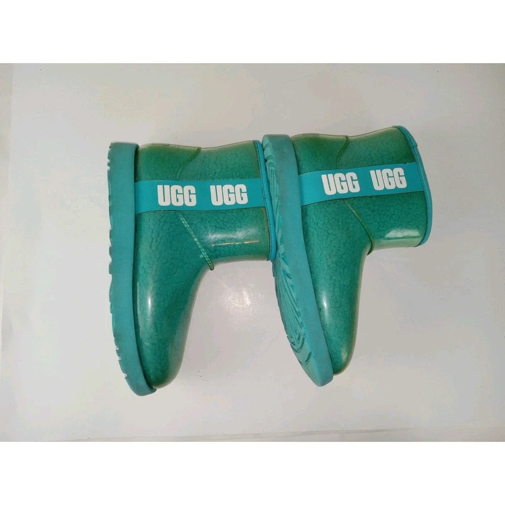 UGG CLASSIC  Women's  MINI CLEAR WATER‎ WATERPROOF BOOT US 8